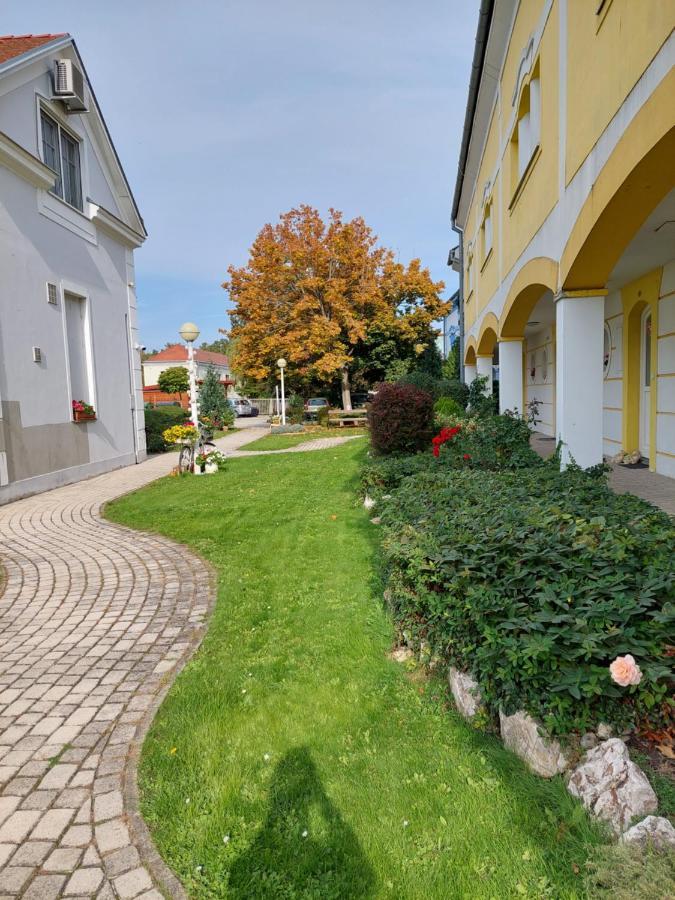 City Corner Thermal Mosonmagyarovar Bagian luar foto